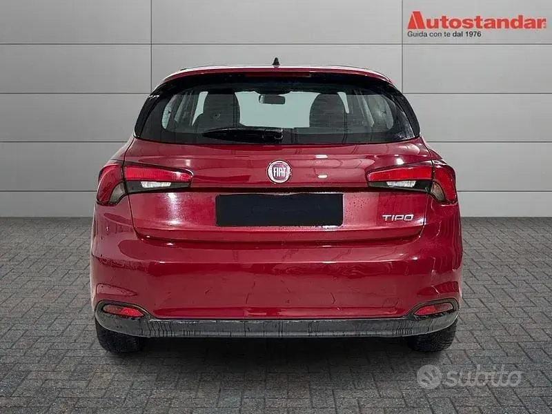 Käytetty Fiat Tipo Pop 120 HP (88 kW) 2017 Punainen Sedan