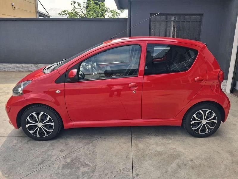 Usata Toyota Aygo Sol 68 CV (50 kW) 2007 Rosso Utilitaria