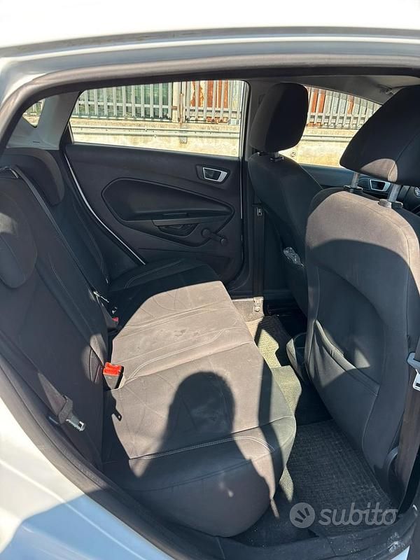 Usata Ford Fiesta 92 CV (67 kW) 2013 Bianco Utilitaria