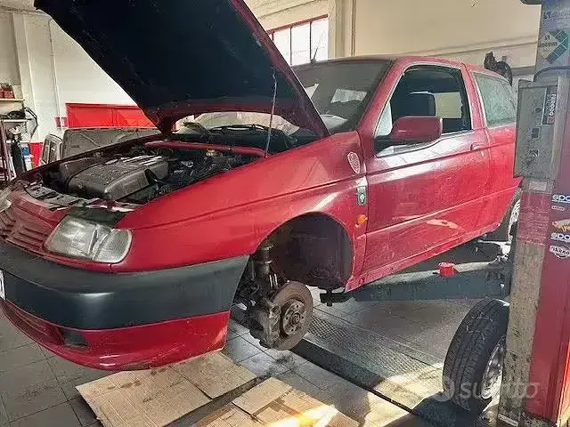 Usata Alfa Romeo 145 144 CV (105 kW) 1998 Rosso Utilitaria