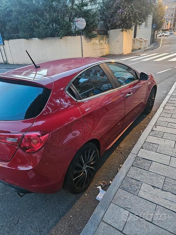 Usata Alfa Romeo Giulietta 150 CV (110 kW) 2015 Rosso Berlina