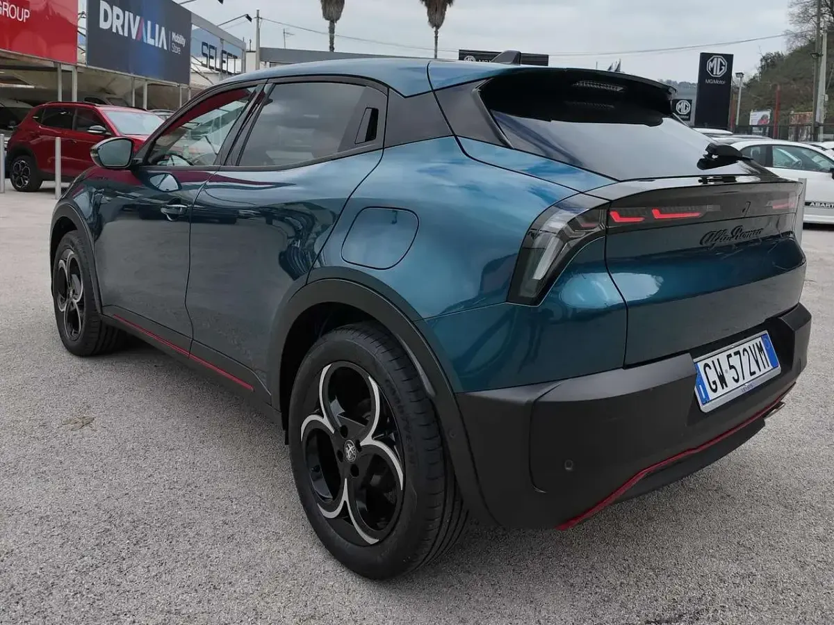 Usata Alfa Romeo GT Junior Edizione Speciale 136 CV (100 kW) 2024 Blue navigli metalliz SUV