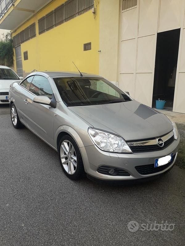 Usata Opel Astra Cabriolet 150 CV (110 kW) 2008 Grigio Cabrio