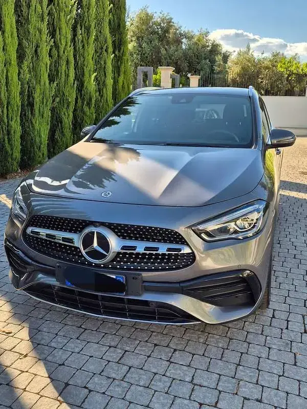 Usata Mercedes GLA180 Premium 116 CV (85 kW) 2022 Argento SUV