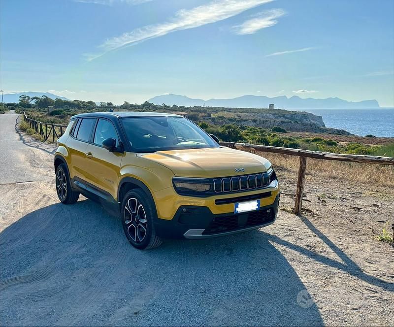 Usado Jeep Avenger 101 HP (74 kW) 2023 Amarelo SUV