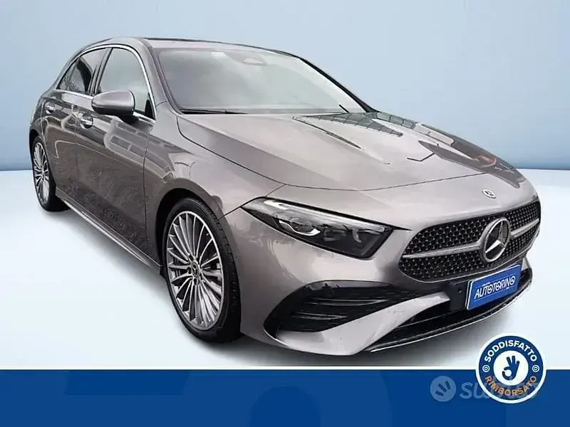 Usata Mercedes A180 AMG 115 CV (84 kW) 2025 Grigio Berlina