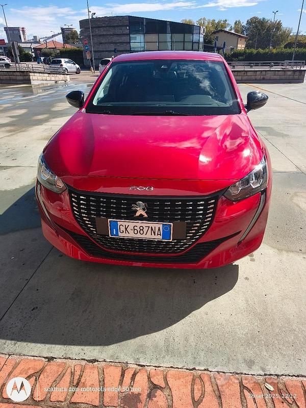 Usata Peugeot 208 Allure 75 CV (55 kW) 2022 Rosso Utilitaria