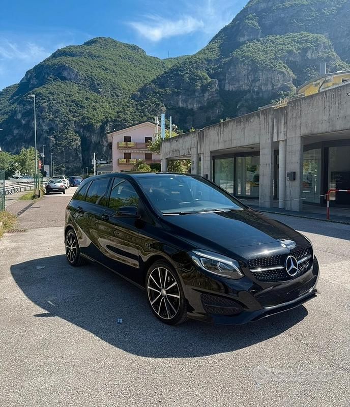 Usata 2016 Mercedes B200 Premium Monovolume | 12.500 € (Buon prezzo) - Immagine 1/4