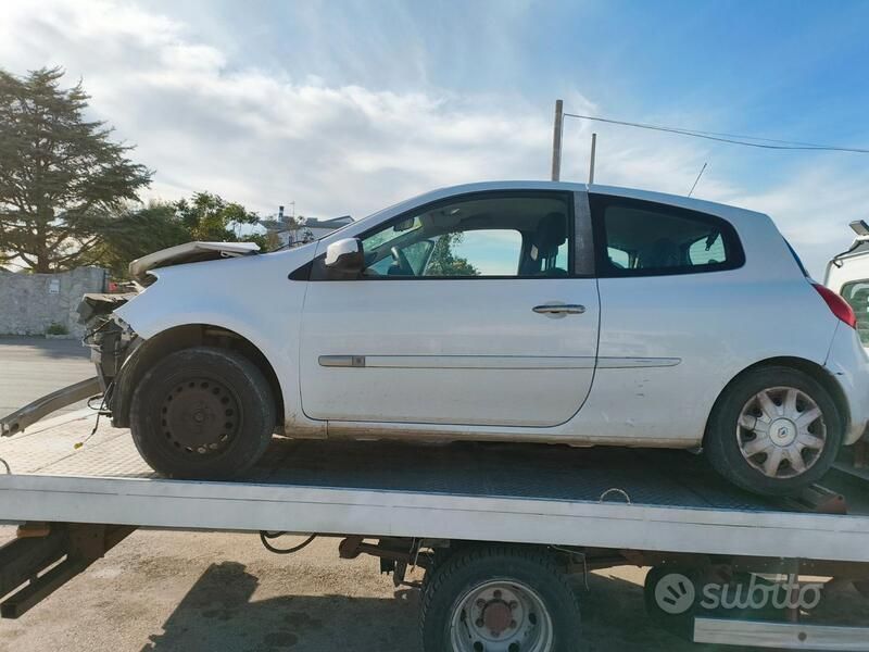 Usata Renault Clio II 75 CV (55 kW) 2010 Bianco Utilitaria