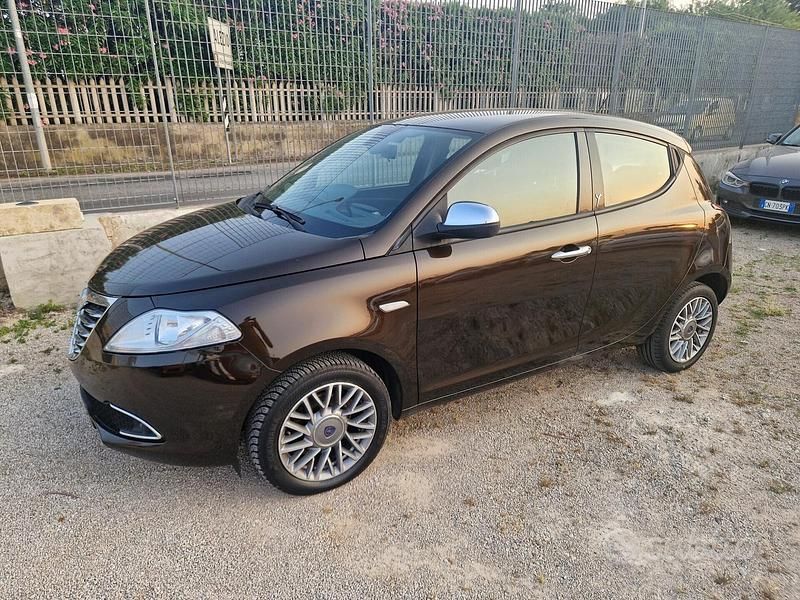 Usata Lancia Ypsilon 69 CV (50 kW) 2011 Marrone Utilitaria