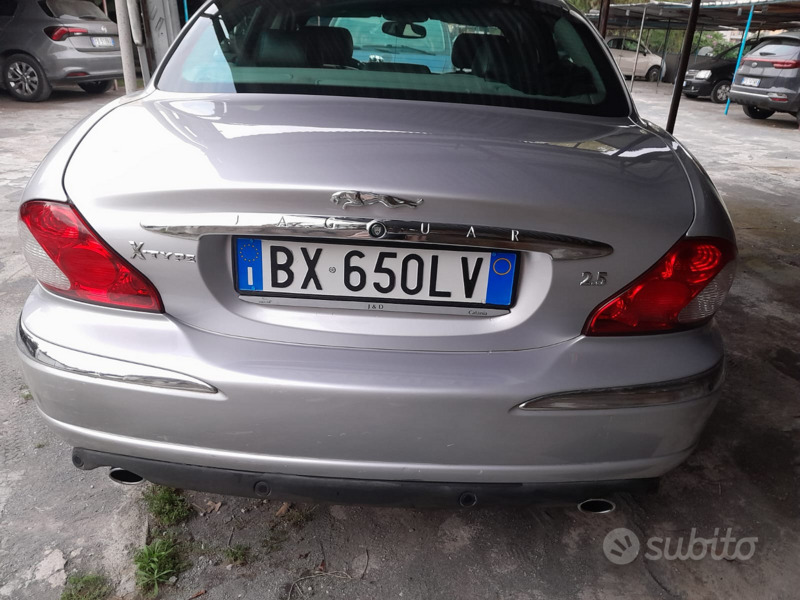 Usato 2001 Jaguar X-type Benzin (4.000 €)
