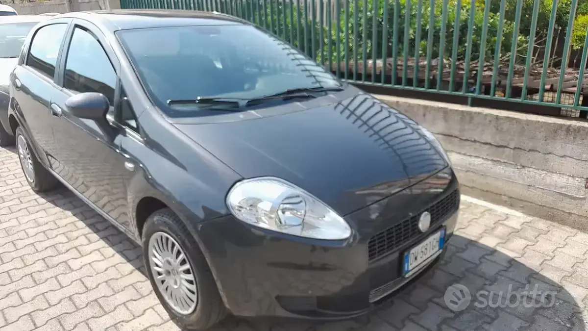 Usata Fiat Grande Punto Active 77 CV (56 kW) 2009 Grigio Utilitaria