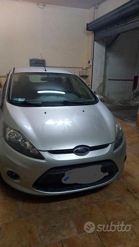 Usata Ford Fiesta 70 CV (51 kW) 2009 Grigio Utilitaria