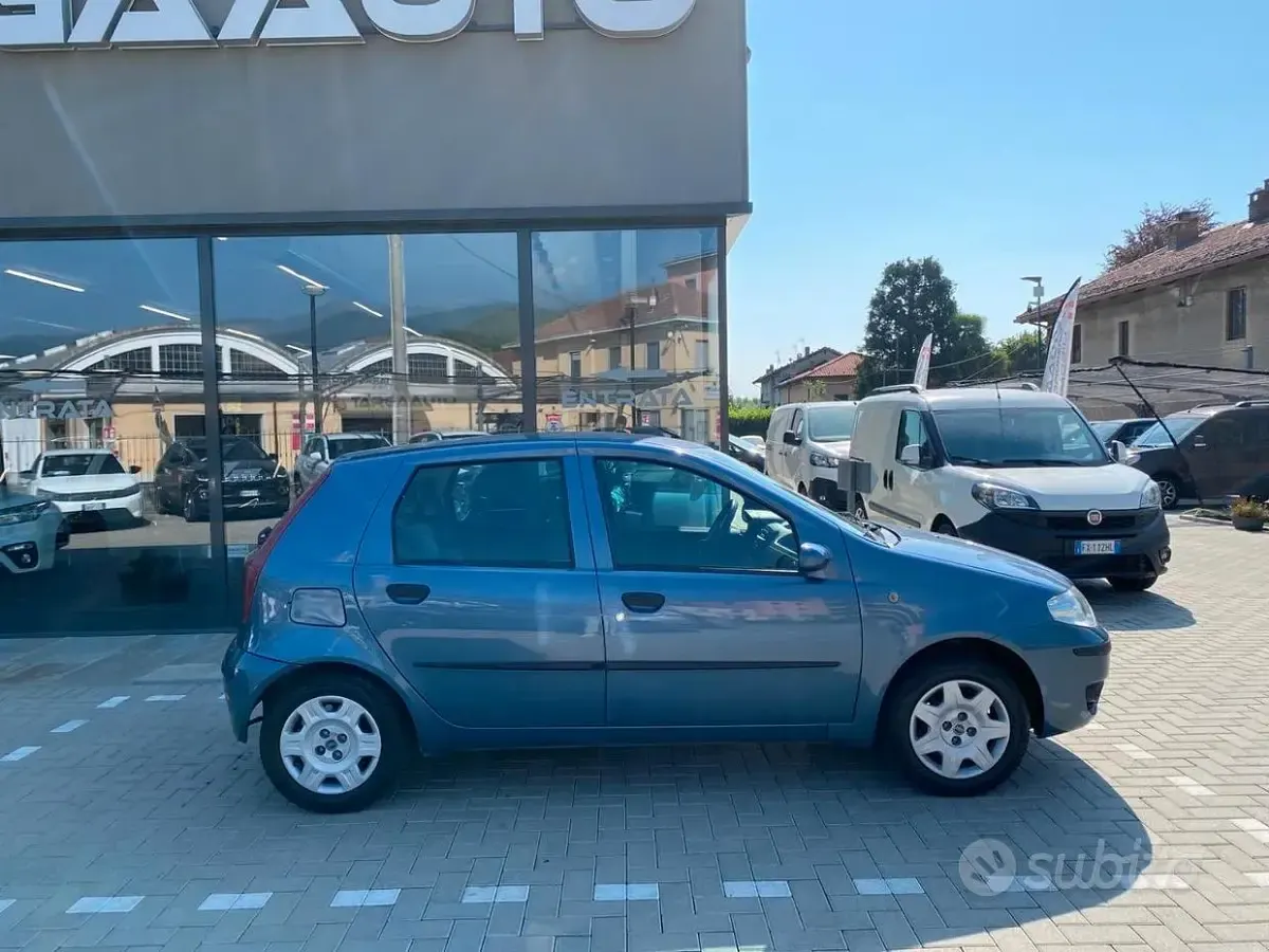 Usata Fiat Punto Active 60 CV (44 kW) 2005 Blu/azzurro Utilitaria