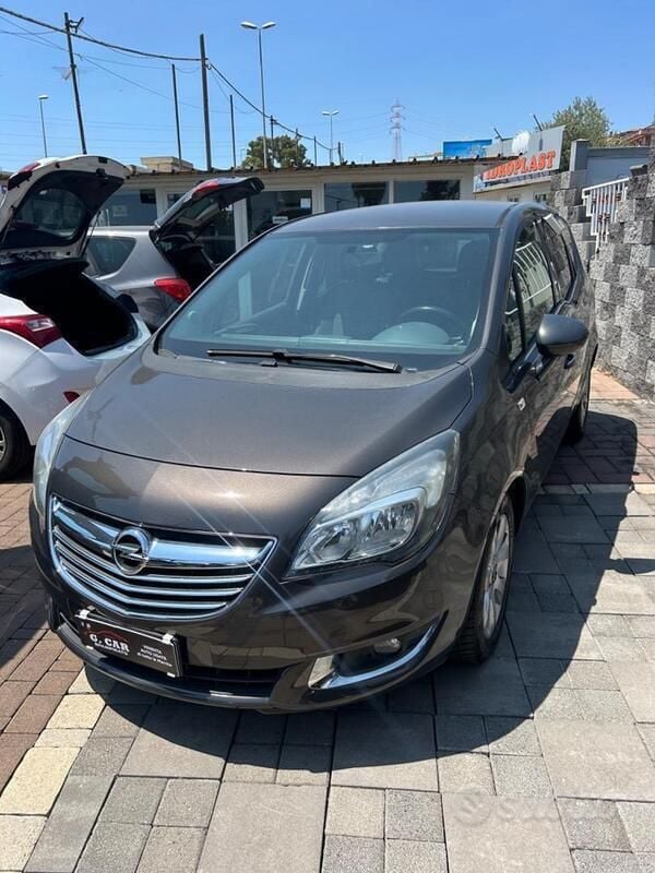 Grigio Usata 2015 Opel Meriva Monovolume | 5990 € (Buon prezzo) - Immagine 1/4