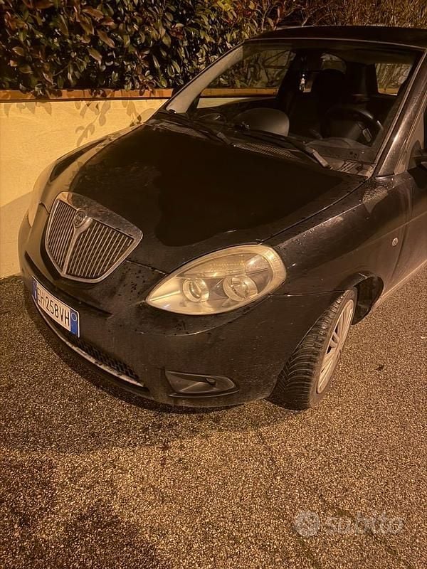 Usata Lancia Ypsilon 75 CV (55 kW) 2010 Nero Utilitaria