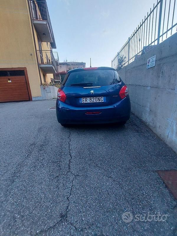 Usata Peugeot 208 2013 Blu Utilitaria