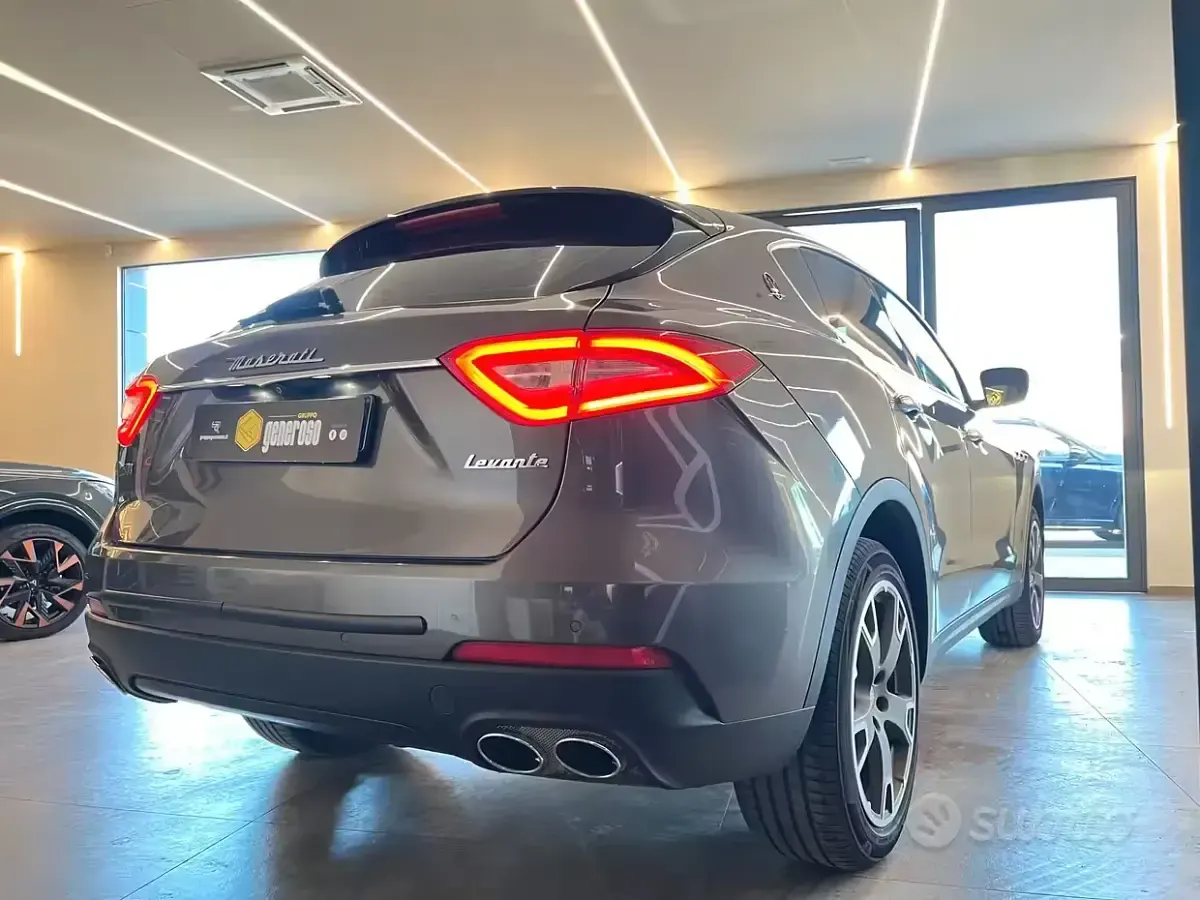 Usata Maserati Levante 250 CV (183 kW) 2017 Grigio SUV