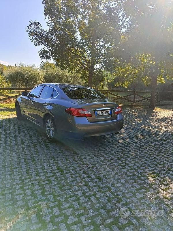 Usata Infiniti M30 Premium 238 CV (175 kW) 2013 Grigio Coupé