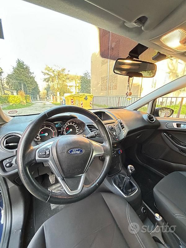 Usata Ford Fiesta 75 CV (55 kW) 2013 Blu Utilitaria