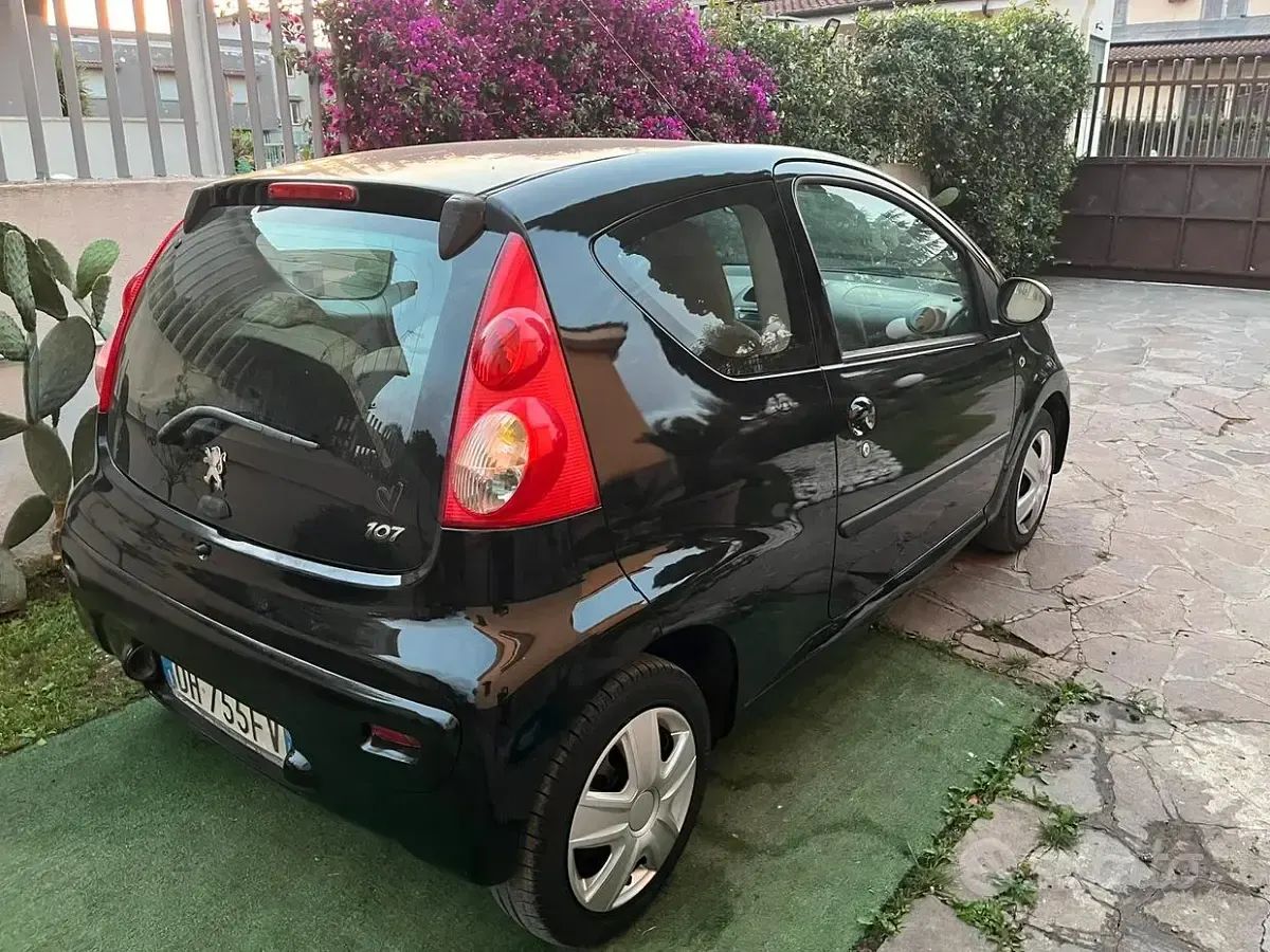 Usata Peugeot 107 68 CV (50 kW) 2007 Nero Utilitaria