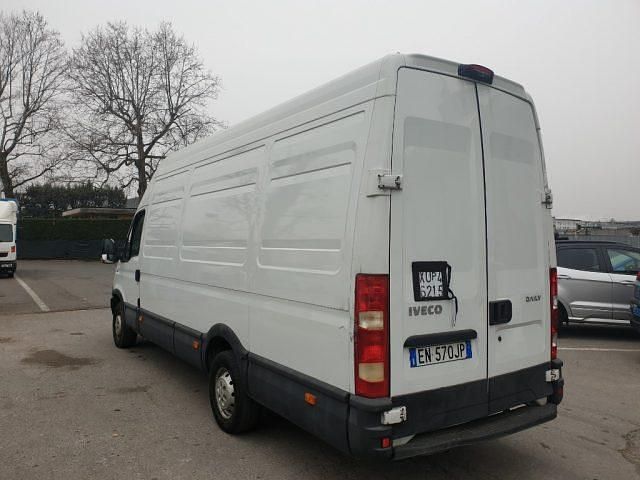 Usata Iveco Daily 170 CV (125 kW) 2013 Bianco(met.) Berlina