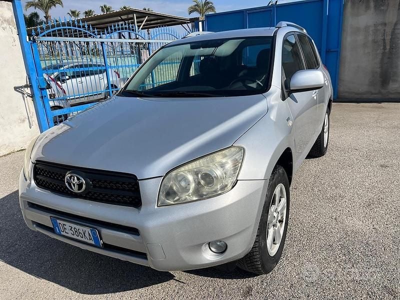 Usata Toyota RAV4 135 CV (99 kW) 2006 Grigio SUV