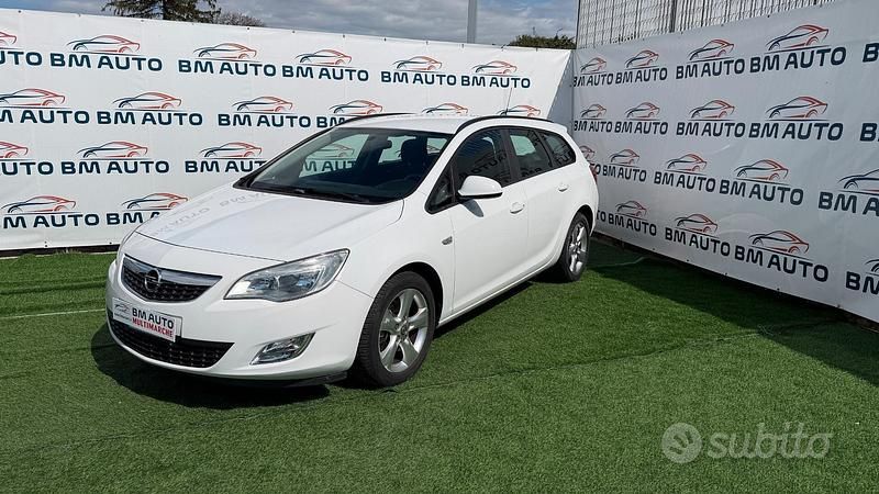 Usata Opel Astra 110 CV (80 kW) 2012 Bianco Station wagon