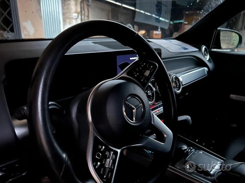 Usata Mercedes GLB200 150 CV (110 kW) 2022 Nero SUV