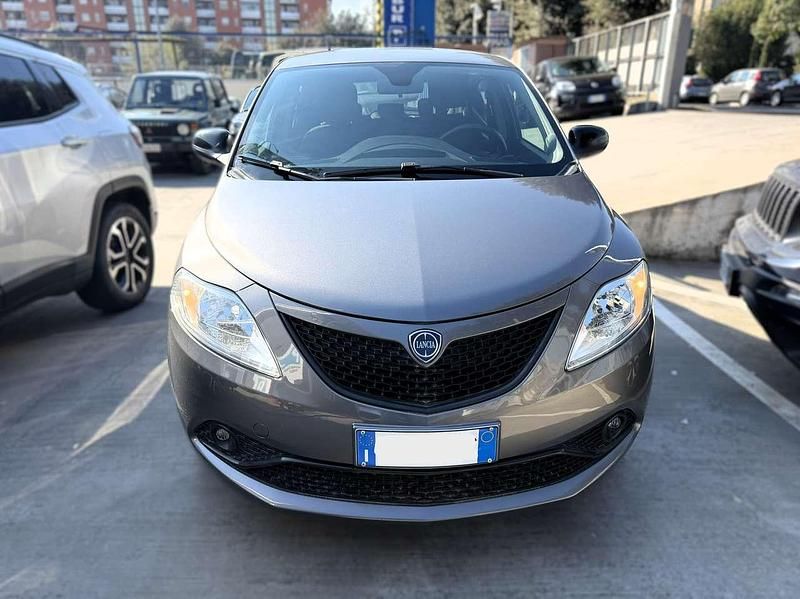 Usata Lancia Ypsilon Gold 69 CV (50 kW) 2021 Grigio Utilitaria