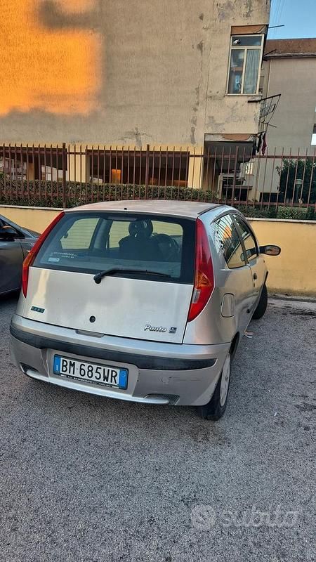 Grigio Usata 2001 Fiat Punto Due volumi | 600 € - Immagine 1/4