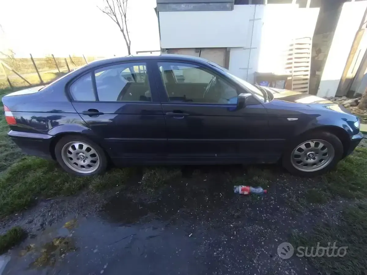 Usata BMW 318 143 CV (105 kW) 2002 Blu Berlina