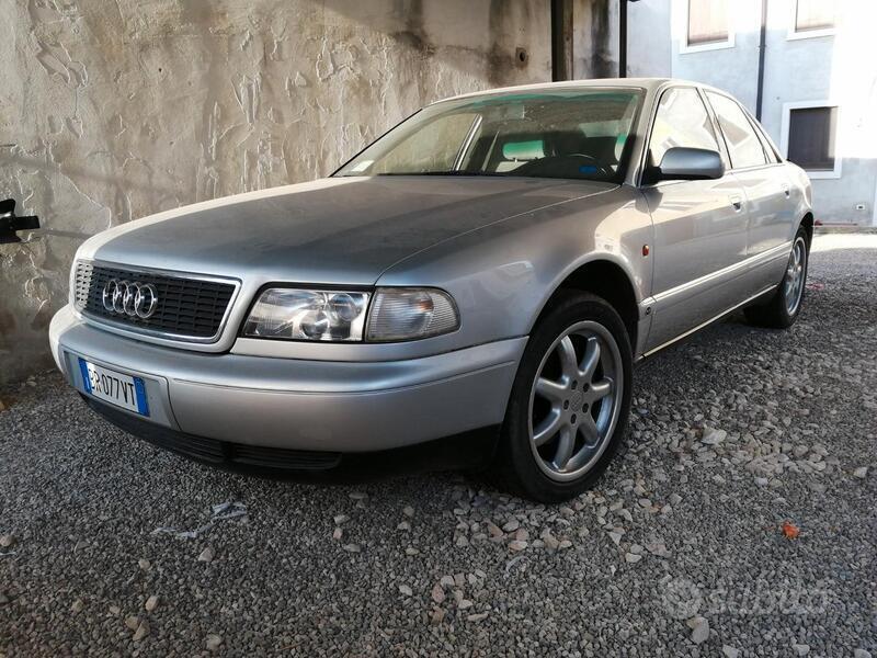 Usato 1995 Audi A8 4.2 Benzin 299 CV (8.000 €)