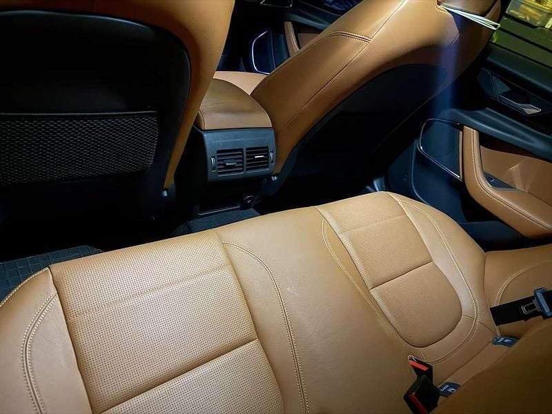 Usata Jaguar XE R-Dynamic 179 CV (131 kW) 2020 Nero Berlina