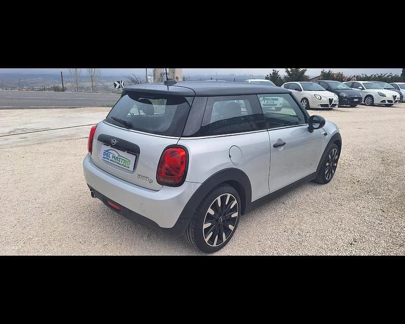 Usata Mini Cooper D 115 CV (84 kW) 2019 Argento Utilitaria