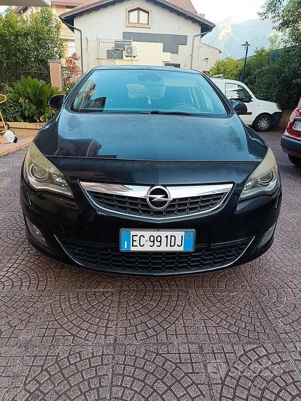 Usata Opel Astra Cosmo 180 CV (132 kW) 2010 Nero Berlina