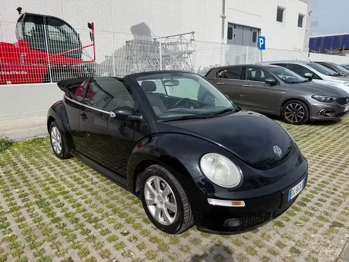 Usata VW New Beetle 105 CV (77 kW) 2007 Nero Utilitaria