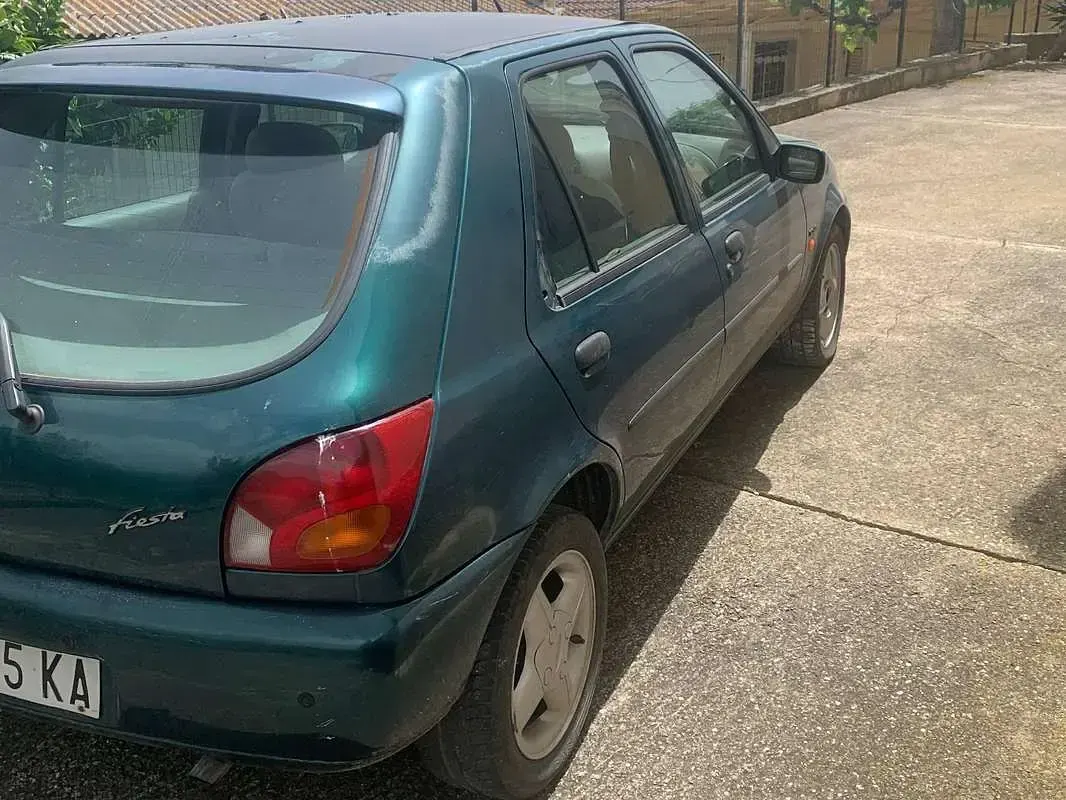 Usata Ford Fiesta 75 CV (55 kW) 1997 Verde Utilitaria