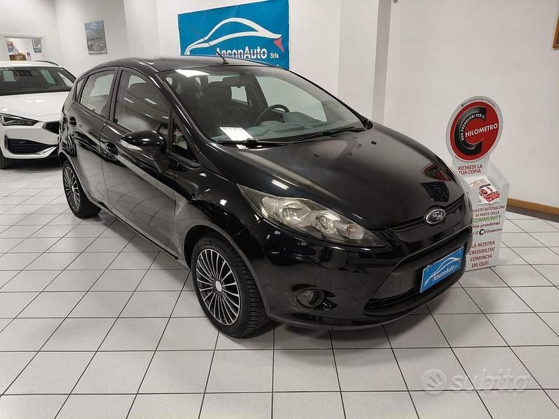Usata Ford Fiesta 68 CV (50 kW) 2010 Blu Utilitaria