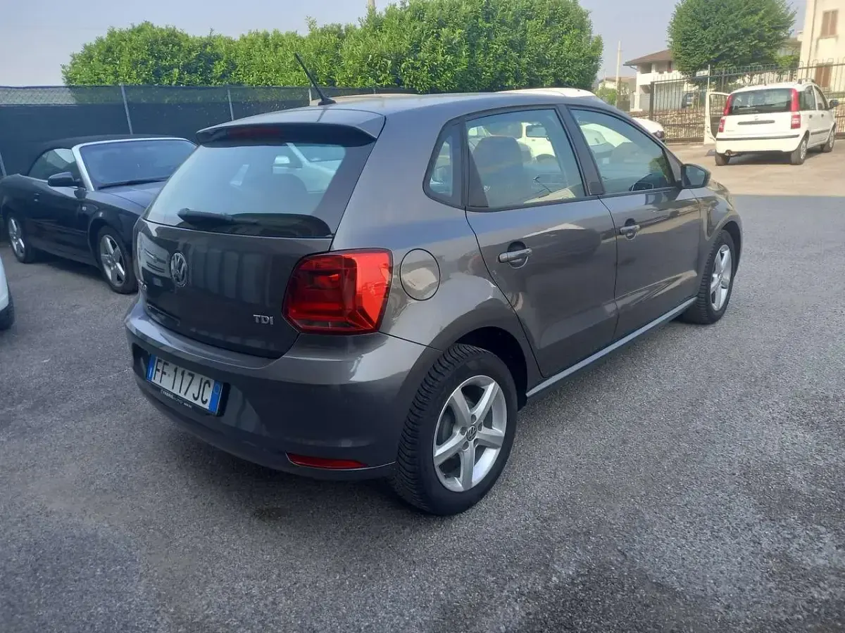 Usata VW Polo Comfortline 75 CV (55 kW) 2016 Grigio Berlina