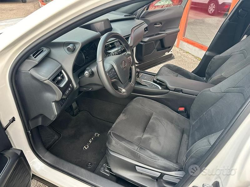 Usata Lexus UX Executive Line 2019 Bianco SUV