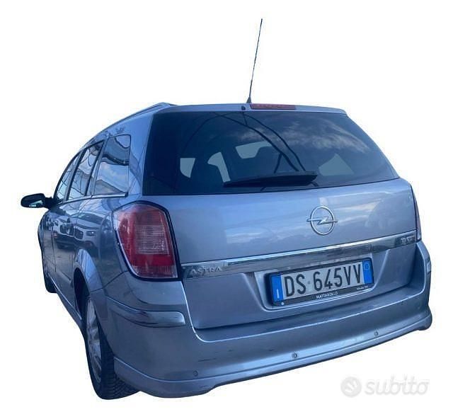 Usata Opel Astra Cosmo 150 CV (110 kW) 2008 Grigio Station wagon
