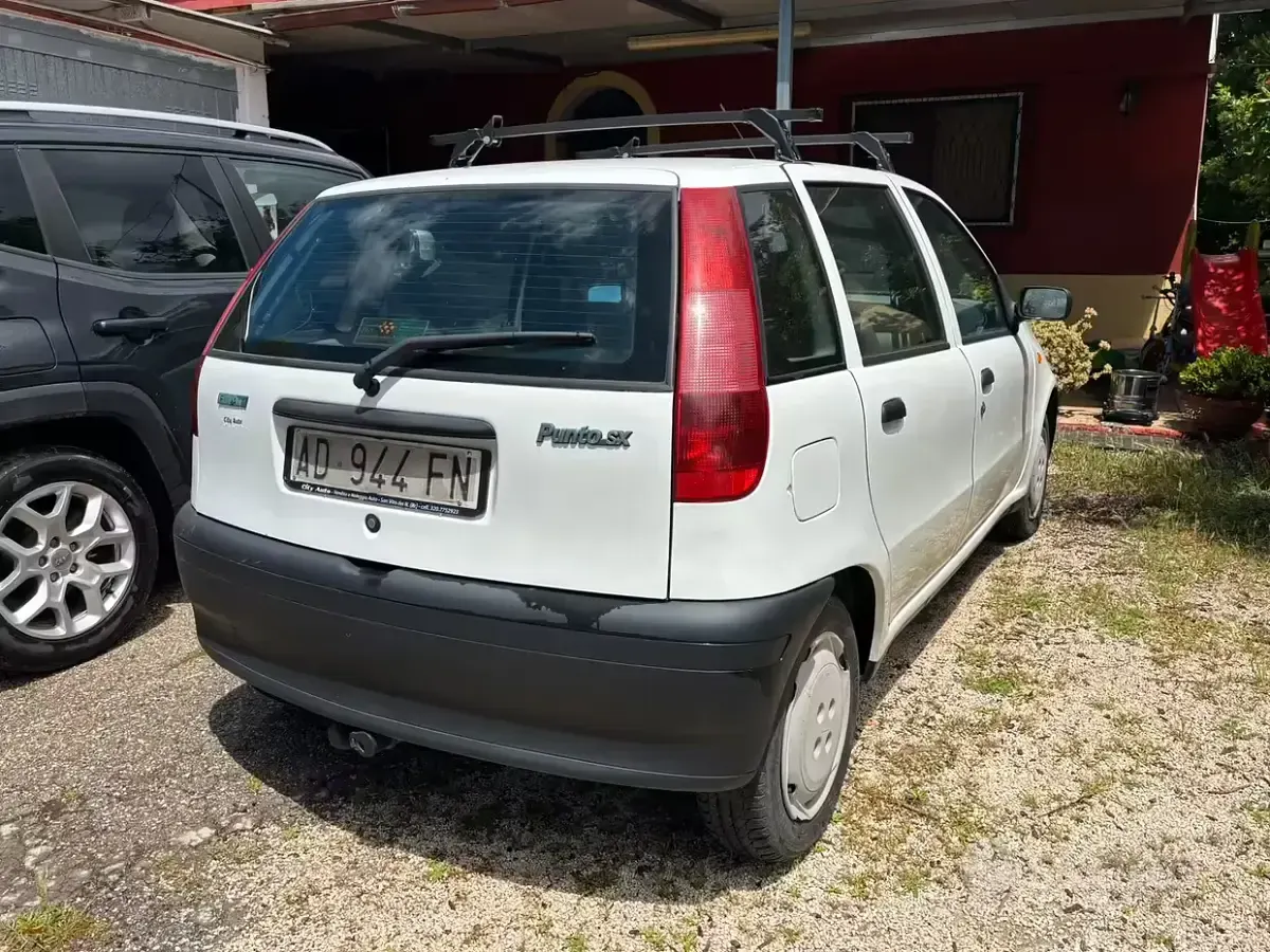 Usata Fiat Punto 63 CV (46 kW) 1996 Bianco Berlina