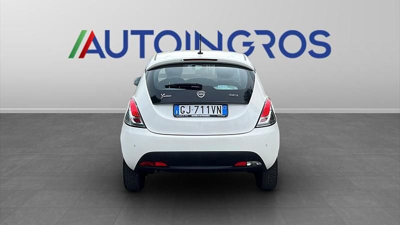 Usata Lancia Ypsilon Silver 69 CV (50 kW) 2022 Bianco Utilitaria