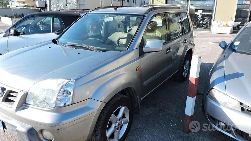 Usata Nissan X-Trail 114 CV (83 kW) 2002 Grigio SUV