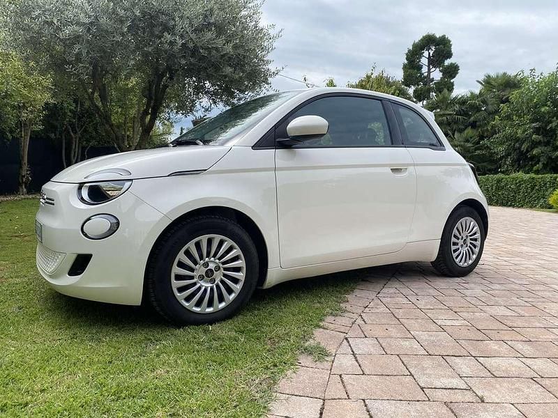Usata Fiat 500e Action 42 kW (58 CV) 2021 Bianco Utilitaria