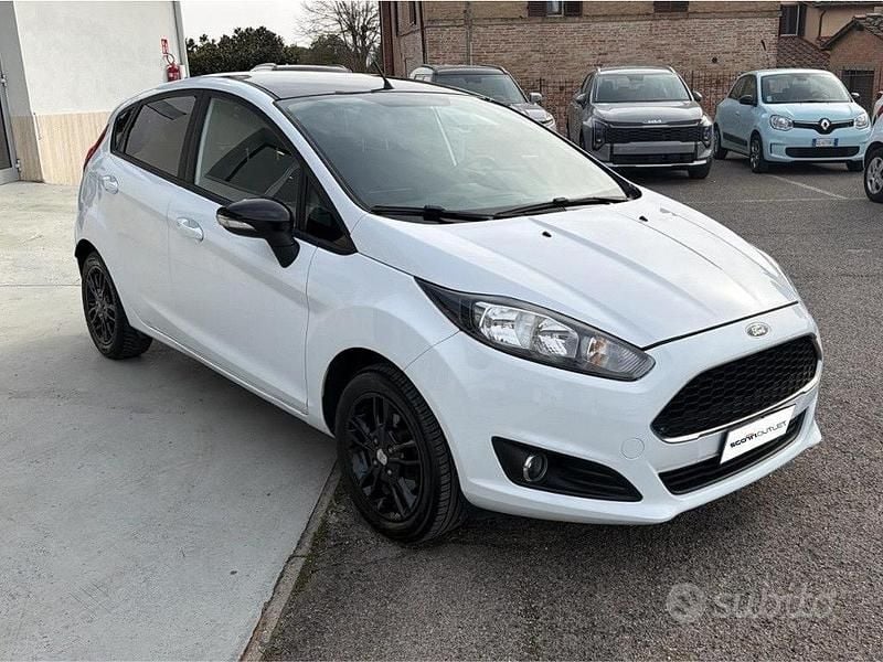 Usata Ford Fiesta 75 CV (55 kW) 2017 Bianco Berlina