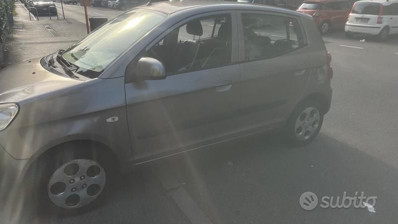 Usata Kia Picanto 62 CV (45 kW) 2011 Grigio Utilitaria