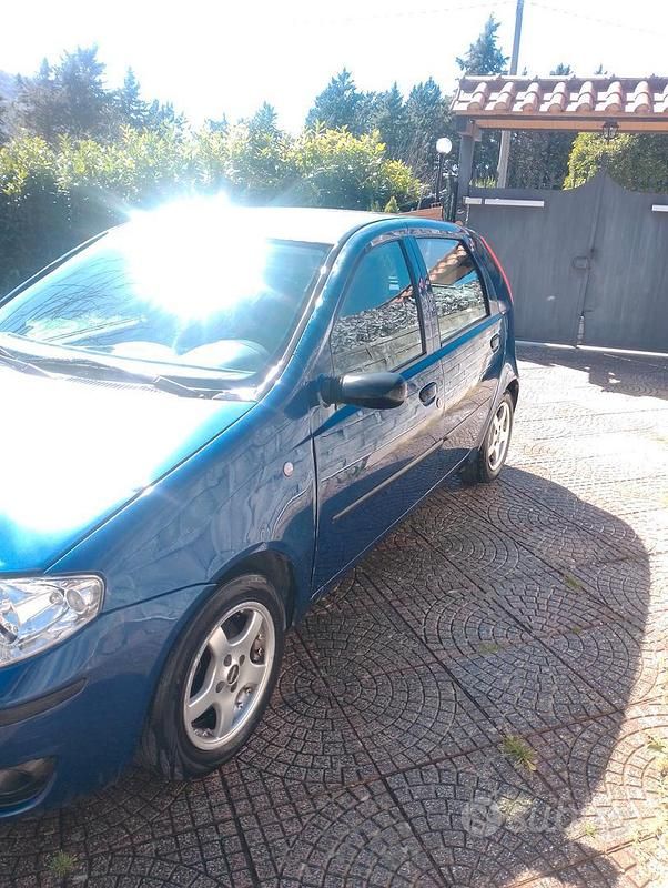 Käytetty Fiat Punto 69 HP (50 kW) 2009 Sininen Viistoperä