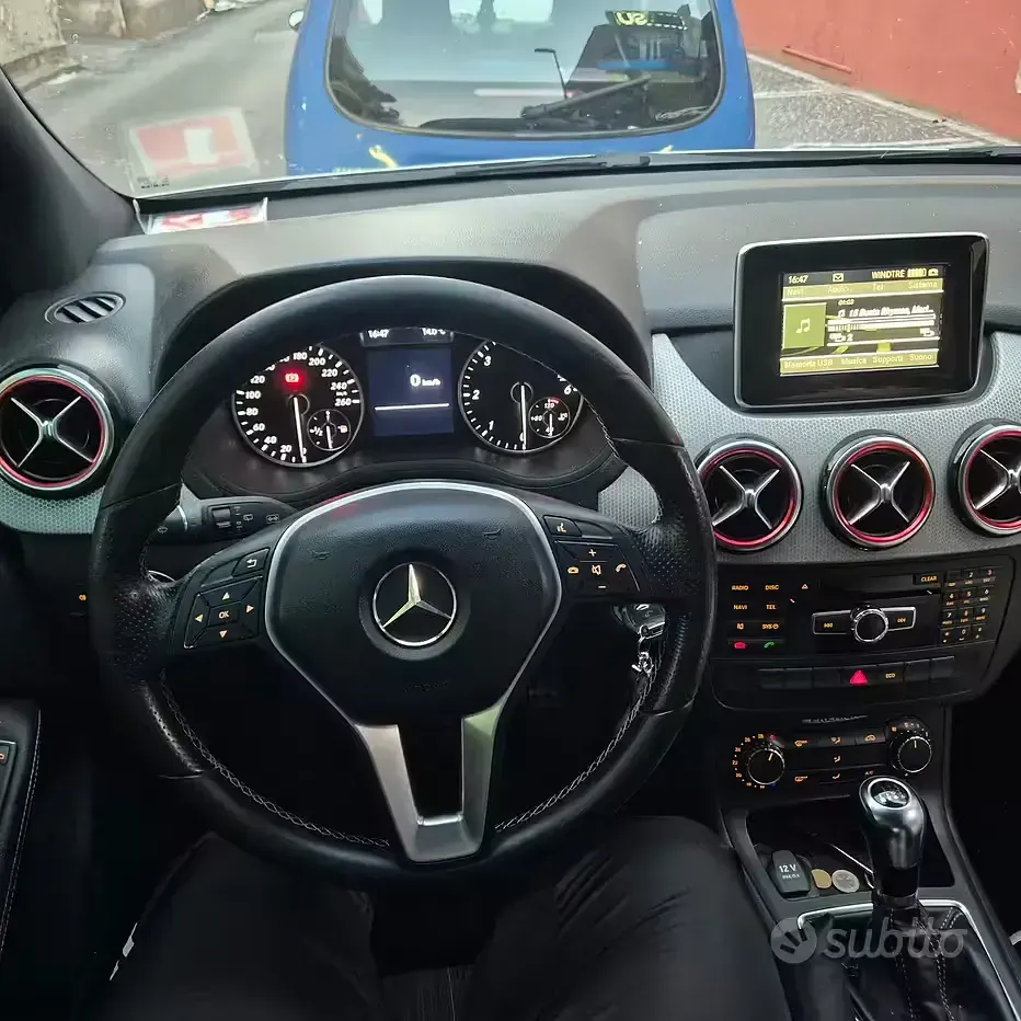Usata Mercedes B180 109 CV (80 kW) 2013 Grigio Utilitaria